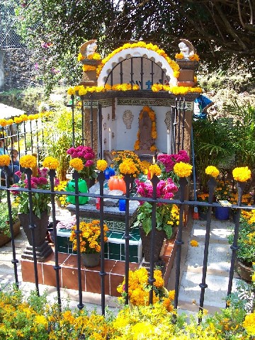 The Day of the Dead on November 2nd (Tamales y Pan de Muertos, 2002)