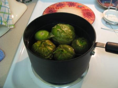 Boiling the tomatillos