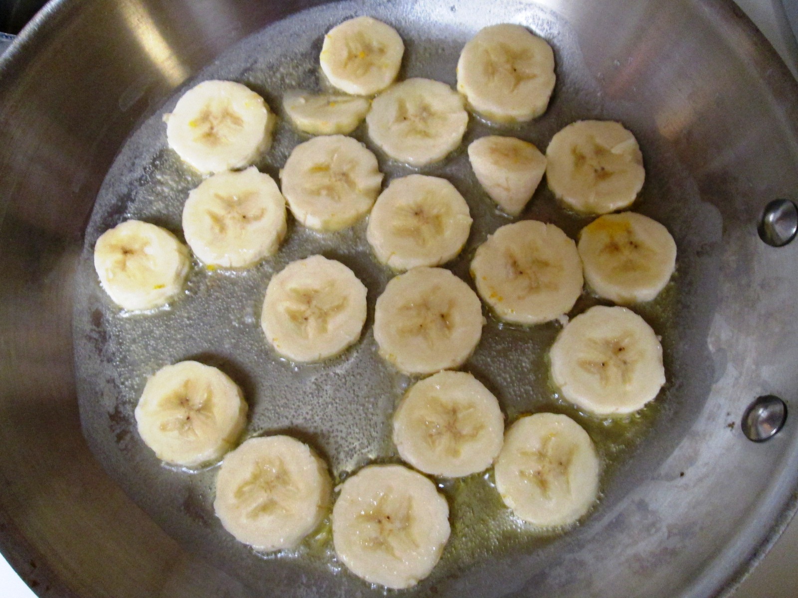 Frying bananas